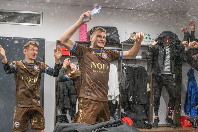 的凝聚力和 的凝聚力和